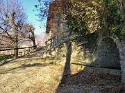 43 Antica casa contadina con sorgente d'acqua 